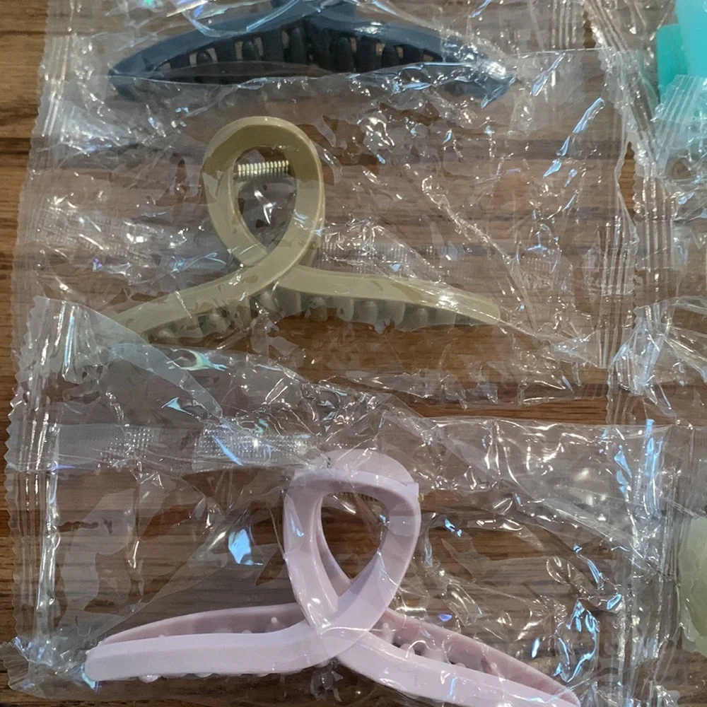 12 Hair Clips - Picture 2 of 10